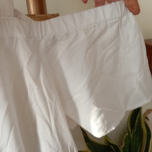 ✨FREE WITH PURCHASE✨ Off Shoulder White Top - Picture 10 of 11